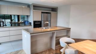 Zen Den 1 - Luxury 2BR Docklands Bright Modern Terrace Condo - Free Parking - 9