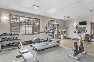 Mountain Lodge Studio Sleeps 2 Gym Ski Access - 4