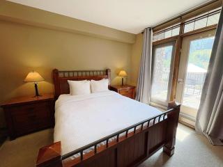 Mountain Lodge Studio Sleeps 2 Gym Ski Access - 2