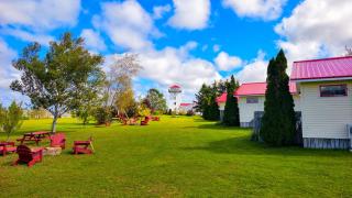 Baywatch Lighthouse Cottages & Motel - 7