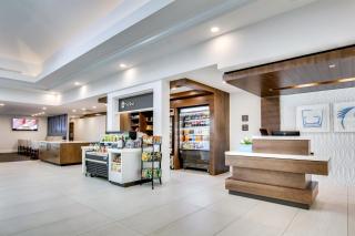Hilton Garden Inn Louisville Airport - 2