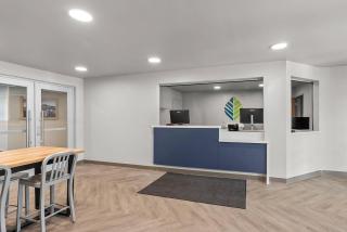 WoodSpring Suites Woodbridge Menlo Park Area - 2