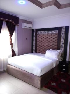 Venus Hotels and Suites by Pediflo - 3