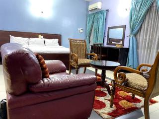 Venus Hotels and Suites by Pediflo - 1