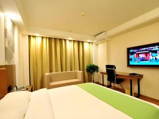 GreenTree Inn Haikou City Wuzhishan Road - 2