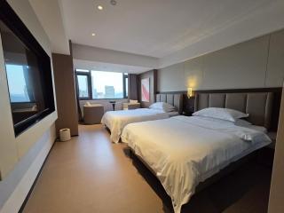 Shenzhen Qixi Tianfu Hotel is located near Gangxia Metro Station and Futian Checkpoint Metro Station - 1