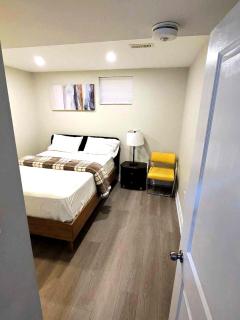 Kempsford Retreat - 2BR Near Pearson Sleeps 4 - 7
