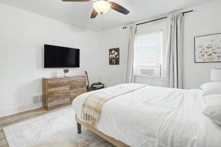 Cincy 5BR Escape Zoo Xavier Sleeps 7 - 2