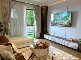 Power backup, AC, Free Unlimited WiFi & Great Views Modern 1BR in the Centre of Kisaasi - 4