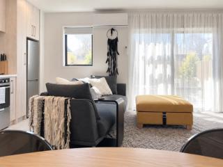 Bambina Townhouse opposite Hagley Park - 8