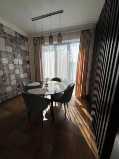 Modern 2BR Old Town East park - 2