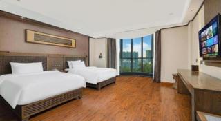 HELSTON HOTEL - 1