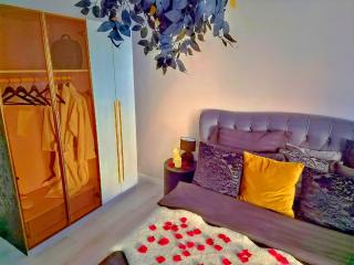 GLAMOUR VOX - Romantic Jacuzzi Escape - Cluj-Napoca - Near BT & Cluj Arena - 4