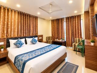 Hotel SR near MALL ROAD, A Cozy Stay Surrounded by the Beauty of Mussoorie -Mountain View -Luxury Rooms -Restaurant -Parking-Rentel Vehicle - 3