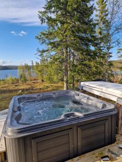 Jacuzzi under the stars, perhaps with the Northern Lights - 4