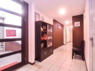 Super OYO 89465 Golden Lounge - 7