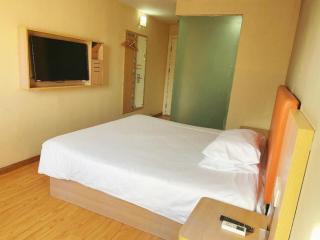 7Days Inn Xuzhou Normal University Yunlong Mountain - 1