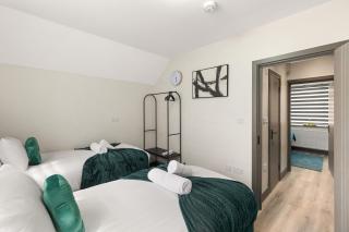 Bright 3BR Home - Garden, Parking & Ensuite - 6