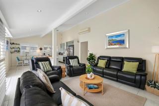 Charming 1BR beachside retreat steps from dog beach - 3