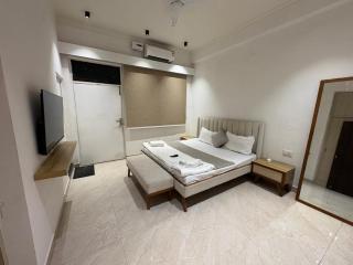 One Room in 2BHK- AC TV - 5
