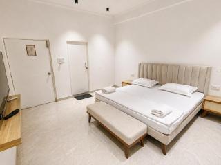 One Room in 2BHK- AC TV - 1