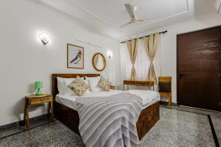 Casa Lumis Stays - Cozy 3BHK with Garden - Near Select City Saket - 2