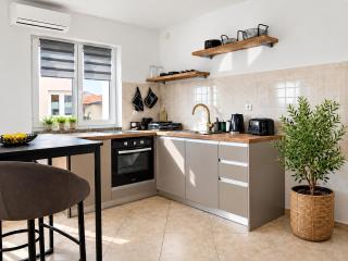 ULA LA - Stylish Boutique Apartment & Free Private Parking - 7