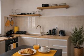 ULA LA - Stylish Boutique Apartment & Free Private Parking - 4