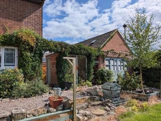 Pet-friendly home, enclosed garden & parking - 0