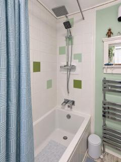 Pet-friendly home, enclosed garden & parking - 4