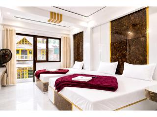 M-Town Inn Nainital Premium Stay with Modern Rooms, Family Comfort & Beautiful Hill Views - 7