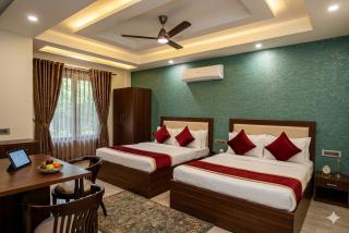 Revking--Grand INN Near 2 Min From Vaishali Metro Station 3-star Hotel l Vaishali, Ghaziabad - 7