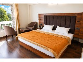Nainital Himalayan Luxury Retreat - The Oak & Lake Nainital, Scenic Lake Views, Modern Rooms & Peaceful Stay Near Mall Road - 4