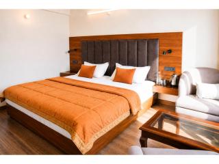 Nainital Himalayan Luxury Retreat - The Oak & Lake Nainital, Scenic Lake Views, Modern Rooms & Peaceful Stay Near Mall Road - 7