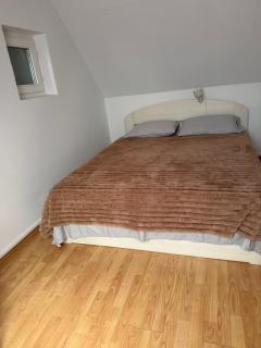 Hillside cottage - 9