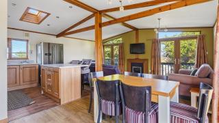 The Oak Lodge - 5