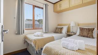 The Oak Lodge - 1