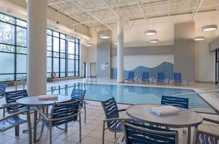 DoubleTree by Hilton West Edmonton - 7