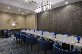 DoubleTree by Hilton West Edmonton - 4
