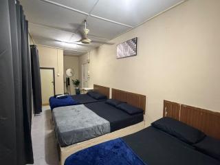 Irama Inn 3 Beach Resort - 2