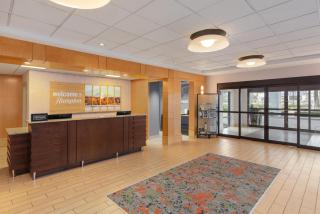 Hampton Inn & Suites by Hilton Langley-Surrey - 4