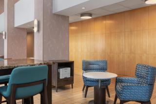 Hampton Inn & Suites by Hilton Langley-Surrey - 3