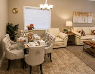 Upscale Suite By Restaurants, Costco, Best Buy, Airport - 3