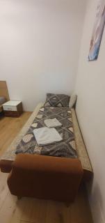 Affordable Private Rooms Close to City Center with Smart TV - 2