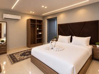 Karma Studios & Suites - 4
