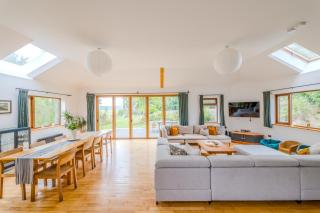 Spacious 7 bedroom retreat in peaceful location - 7