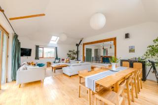 Spacious 7 bedroom retreat in peaceful location - 8