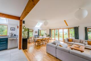 Spacious 7 bedroom retreat in peaceful location - 3