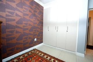 The Opal Room in a Luxury 3 Bedroom Home in Kyalami - 8