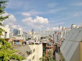 5 min to Gangnam-gu Office Station, 5 min to Cheongdam Station, 3BR, Spacious, 1 min to Cheongdam Luxury Street, Apgujeong, COEX, 5 min by car to Seongsu - 5